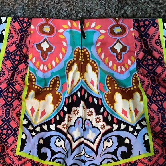 Shorts - Picture 2 of 3